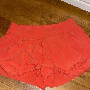 Lululemon track that HR shorts never worn
